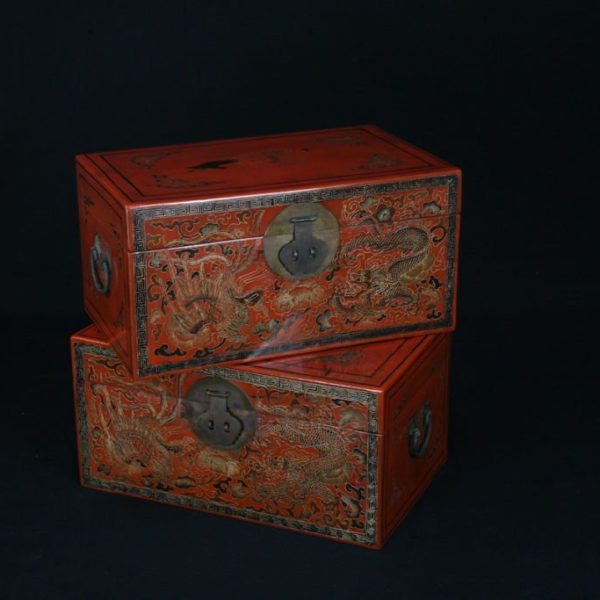 Pair of boxes with dragon and phoenix decoration