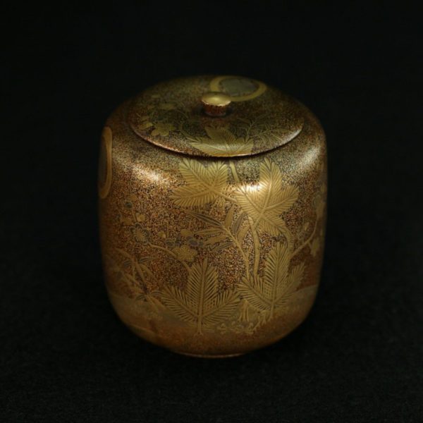 Boîte à cendres à décor de prunus et pins en laque d'or