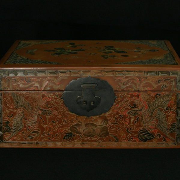 Caramel box decorated with phoenixes and butterflies