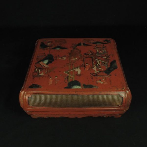 Box in Chinese lacquer and basketry