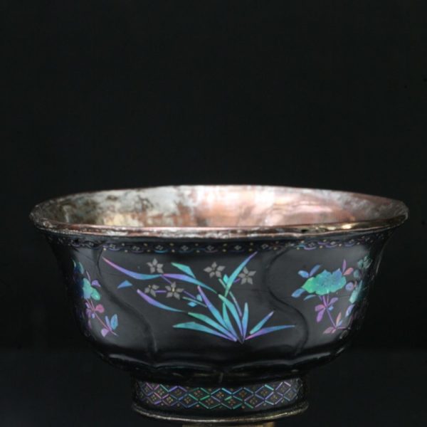 Cup with mother-of-pearl flower decoration