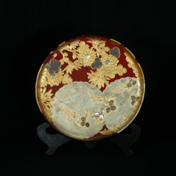 Red, gold and mother-of-pearl plate decorated with flowers