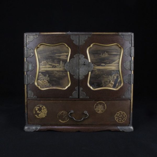 Cabinet à décor or de môn et paysages