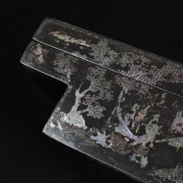 Chinese lacquer and mother-of-pearl palanquin box